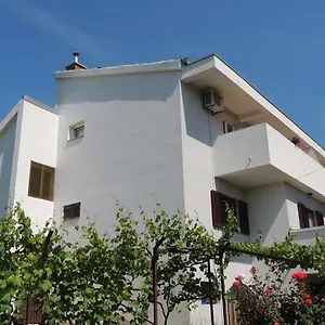 apartments-dolac-sveti-filip-i-jakov.hotelinzadar.com/